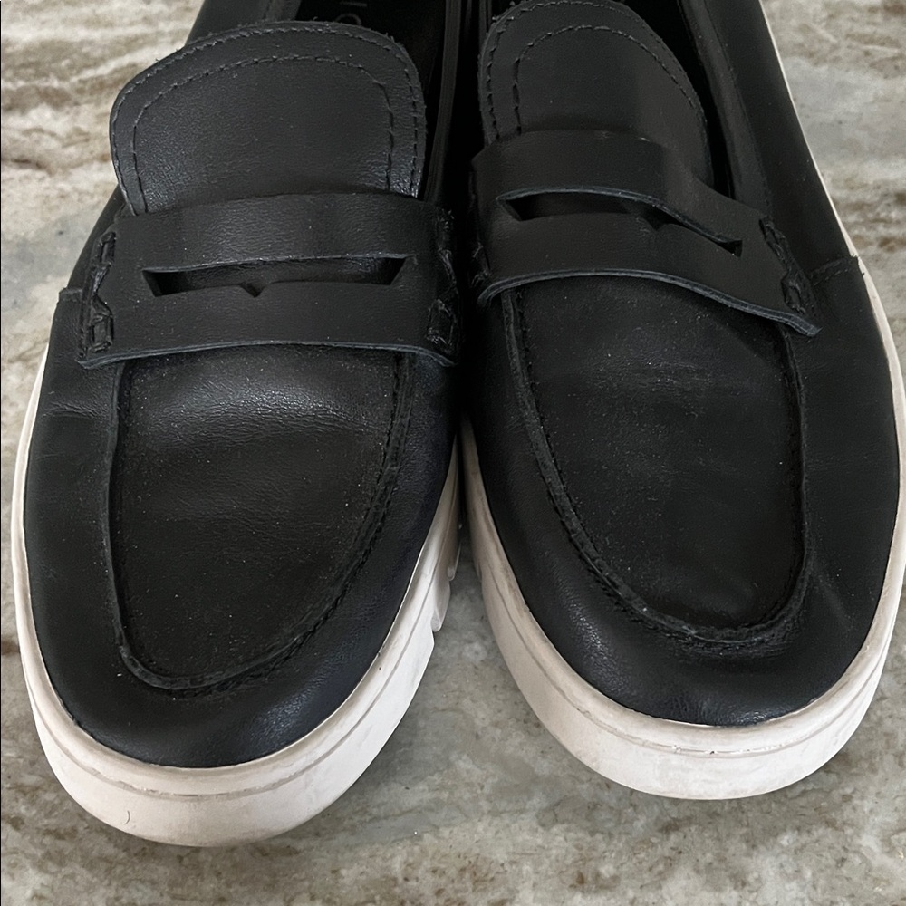 Vionic Women's Black and White Uptown Loafers - Picture 3 of 10